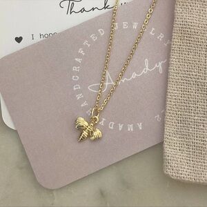 Gold Bee Pendant Necklace‎